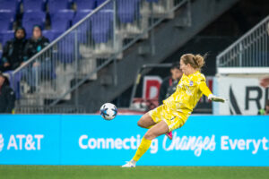 Image of Anna Moorhouse kicking the ball.