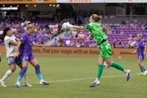 Image of Anna Moorhouse catching the ball against the Seattle Reign.