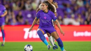 Image of Angelina playing the ball against Angel City.