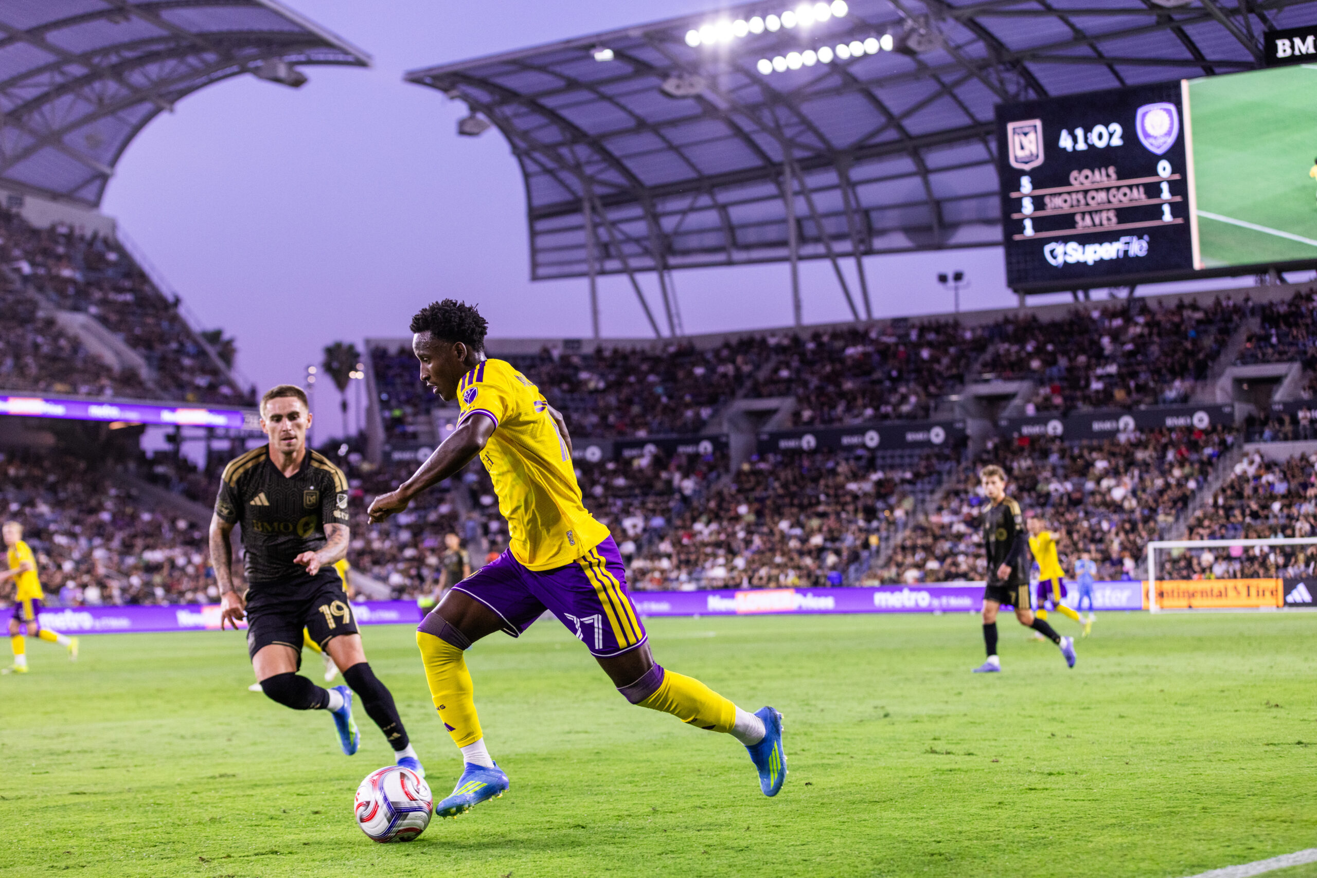 Image of Ivan Angulo trying to dribble past an LAFC defender.