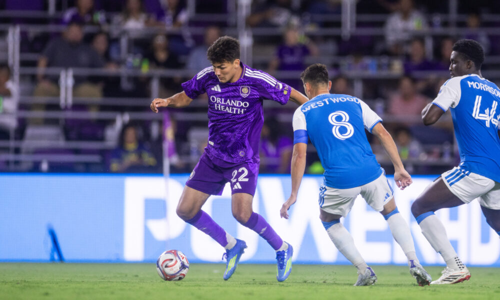 Image of Justin Ellis playing the ball against Charlotte.