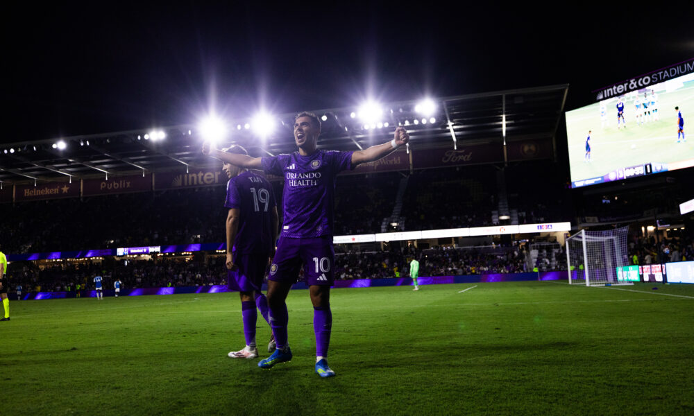 Image of Martin Ojeda celebrating a goal.