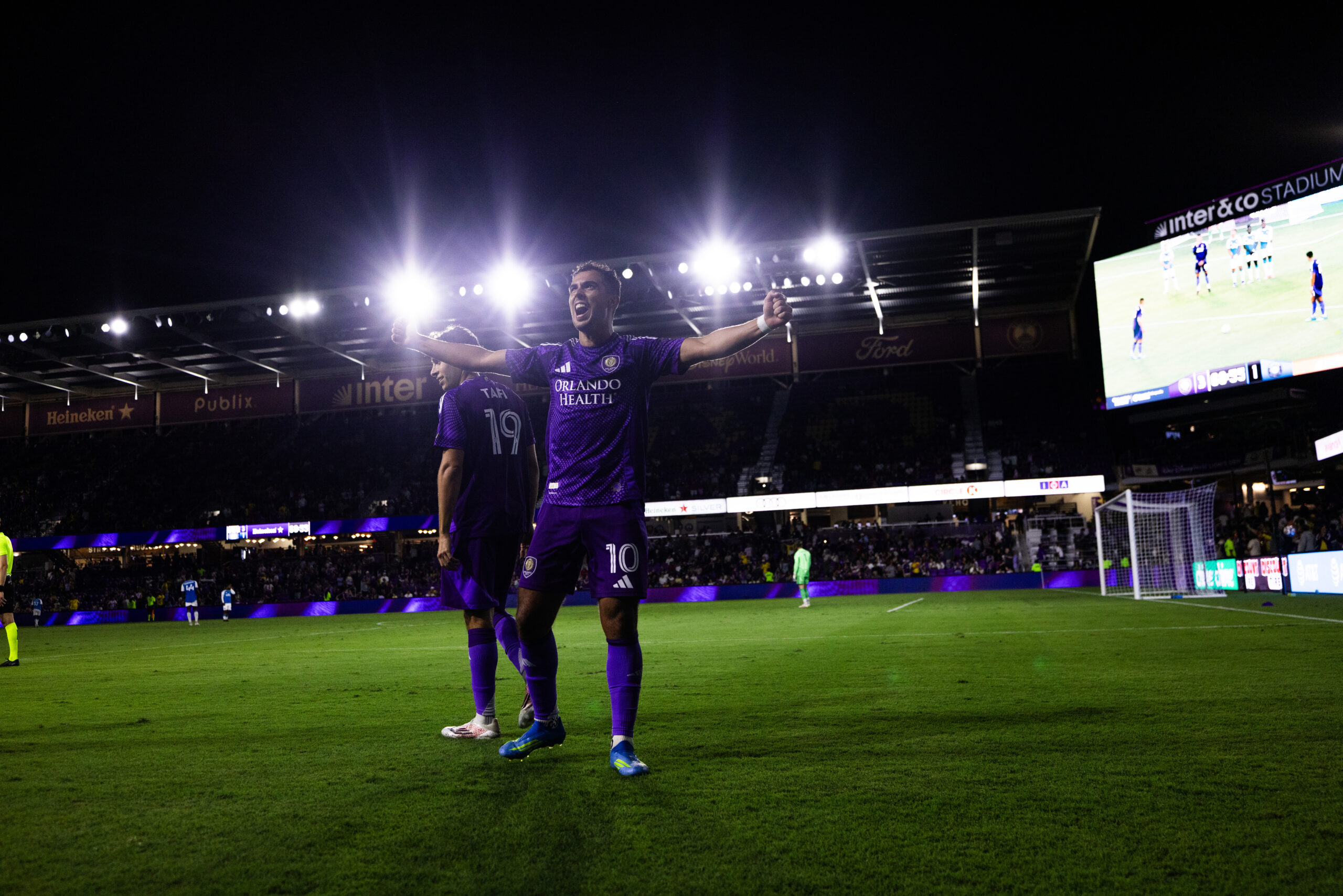 Image of Martin Ojeda celebrating a goal.