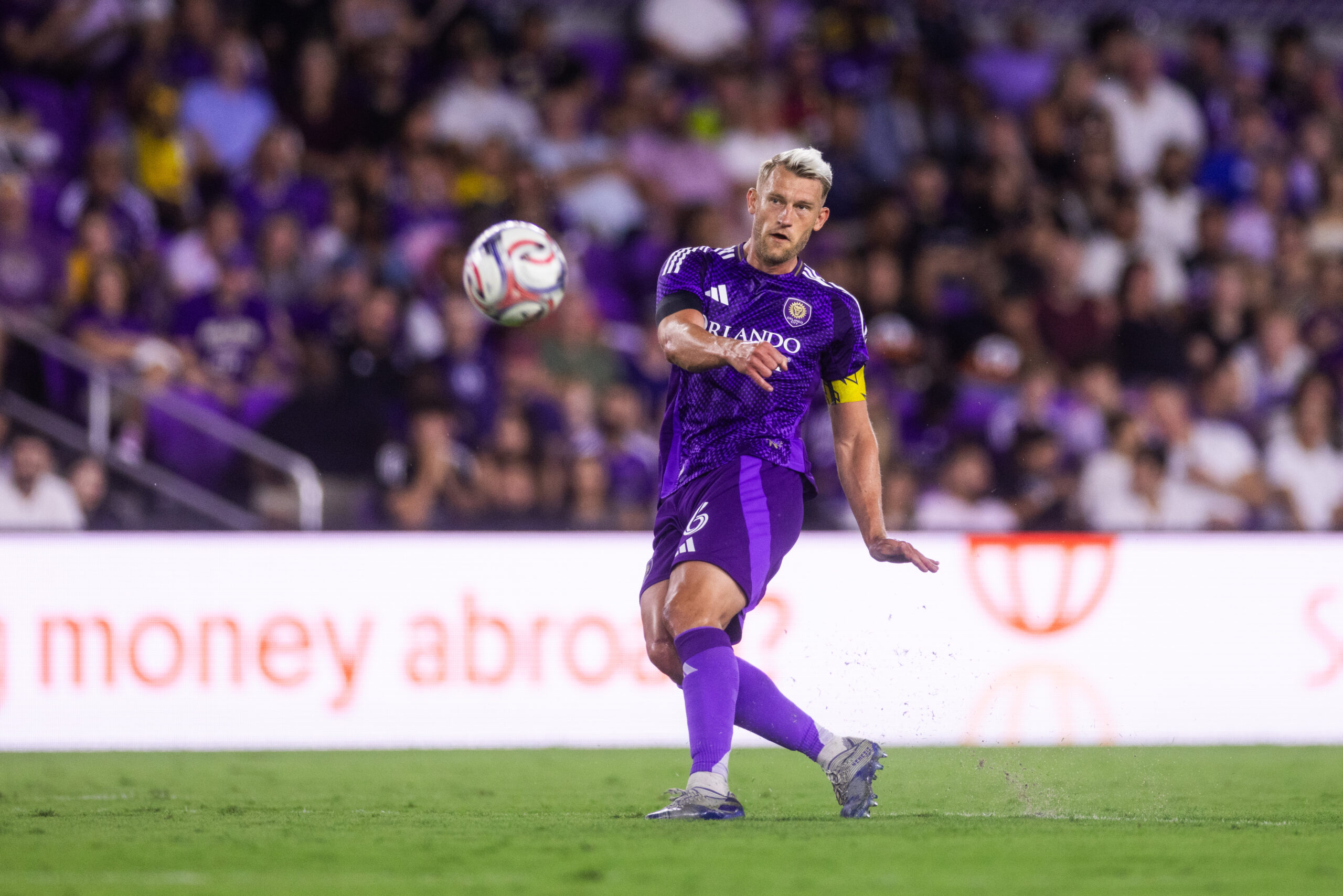 Image of Robin Jansson sending a pass up the field.