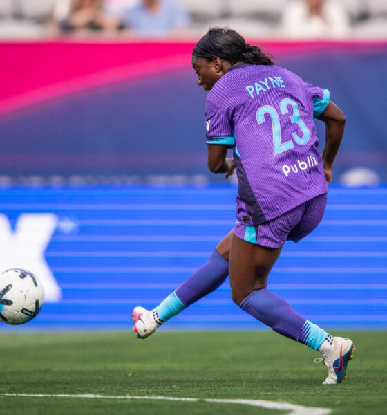Image of Nicole Payne taking a shot against San Diego.
