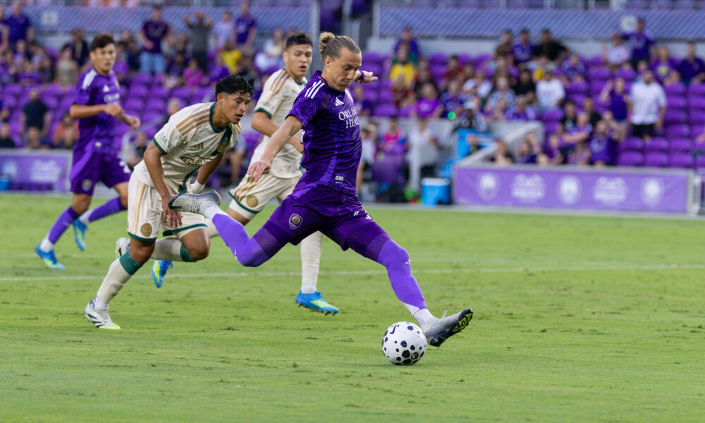 Image of Griffin Dorsey preparing to shoot on a breakaway against Atlanta.