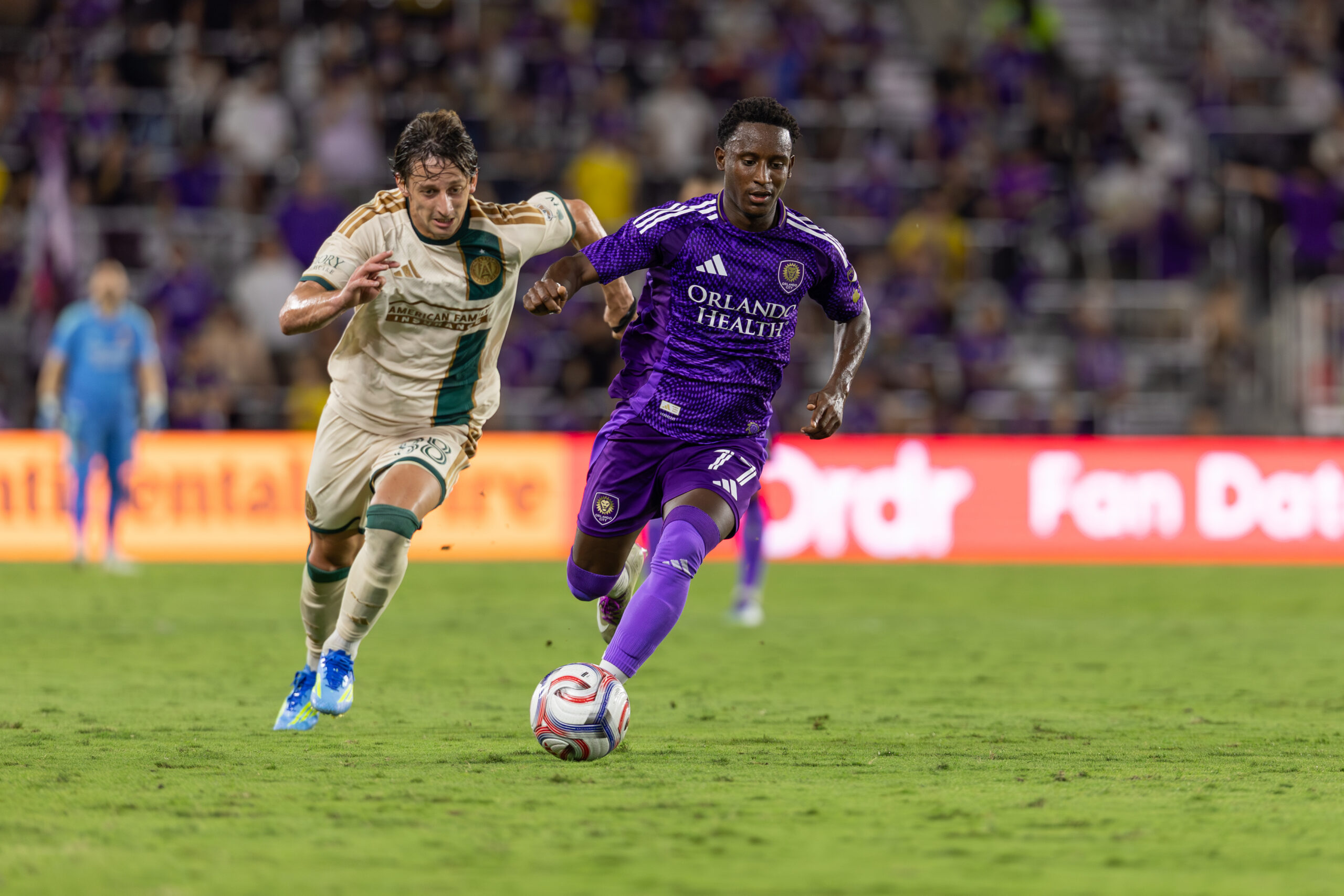 Image of Ivan Angulo racing past an Atlanta defender with the ball.