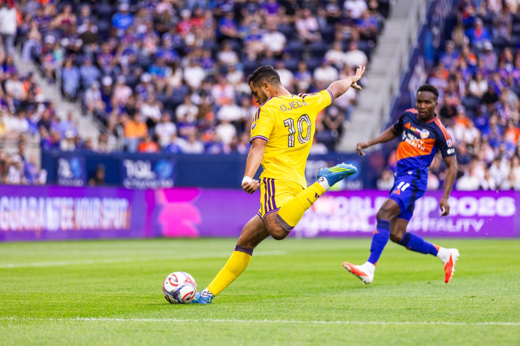Image of Martin Ojeda taking a shot against FC Cincinnati.