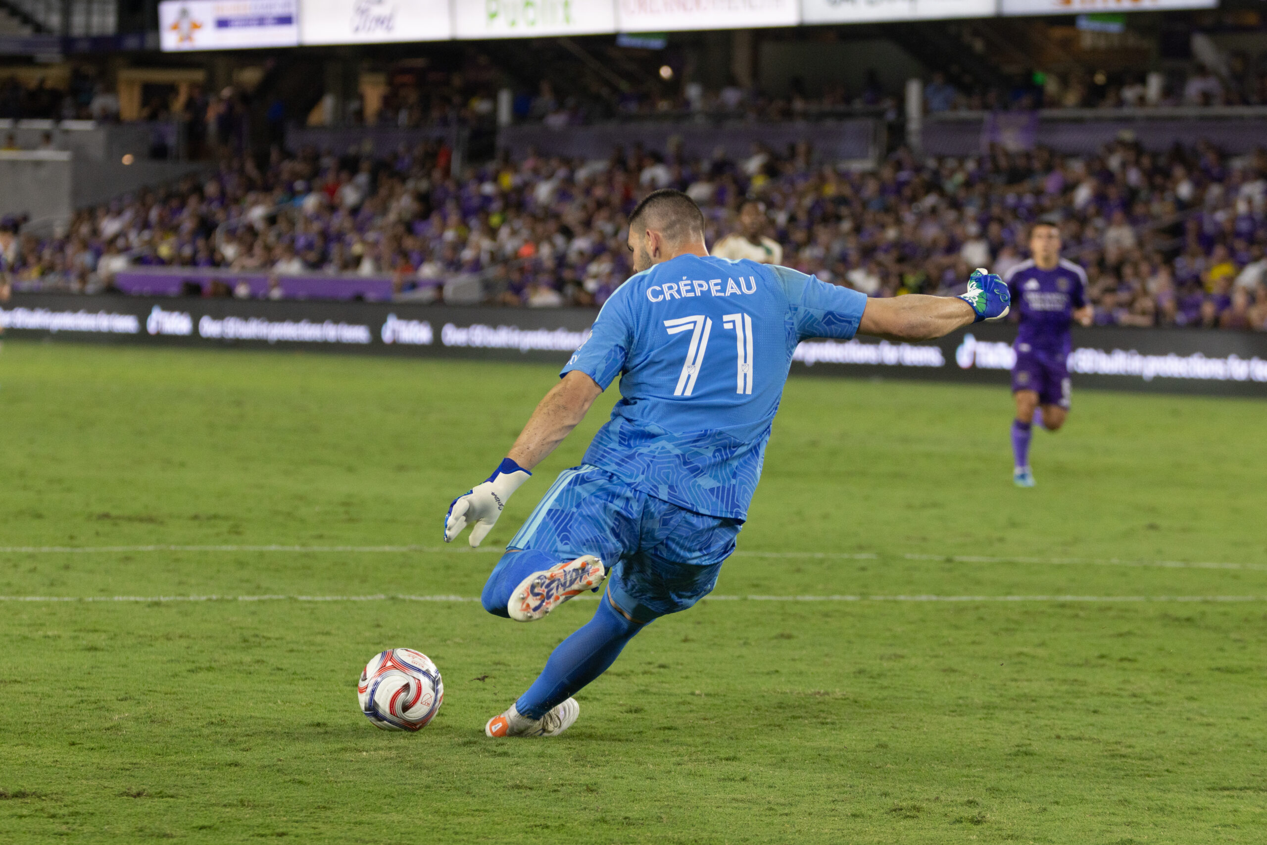 Image of Maxime Crepeau taking a goal kick against Atlanta.