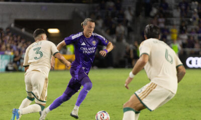 Image of Griffin Dorsey trying to find space against two Atlanta defenders.