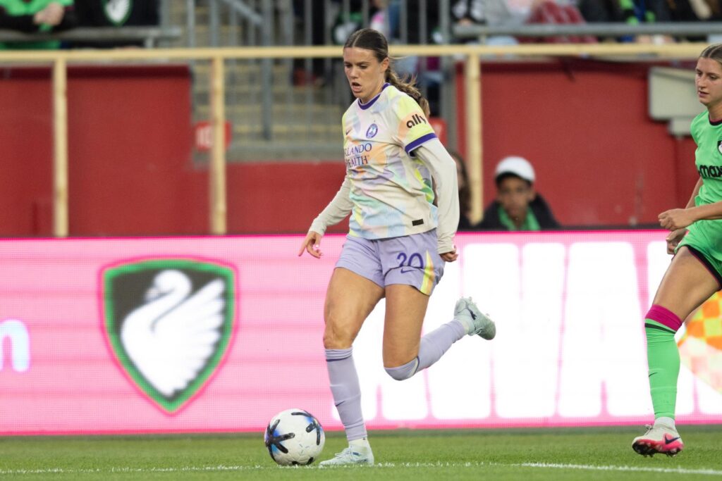 Image of Julie Doyle playing agaainst Boston Legacy.