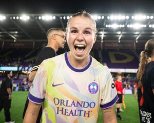 Image of Cori Dyke celebrating a win over Bay FC
