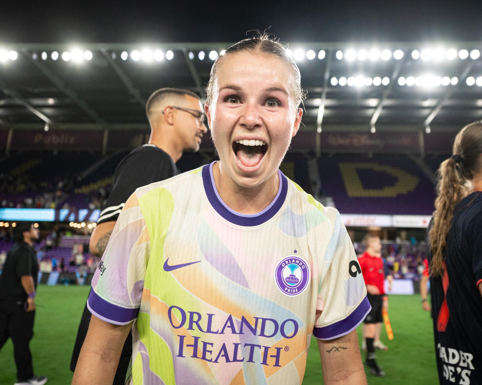 Image of Cori Dyke celebrating a win over Bay FC