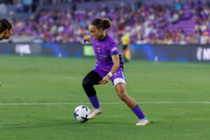 Image of Solai Washington attacking against Chicago.