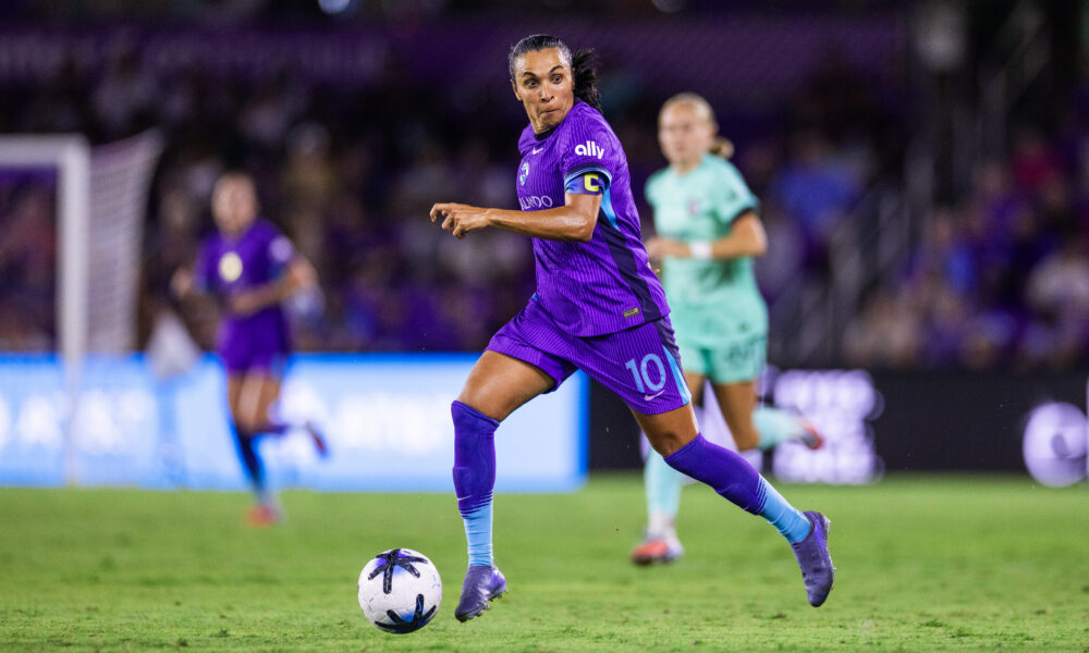 Image of Marta looking for an outlet in action against Kansas City.