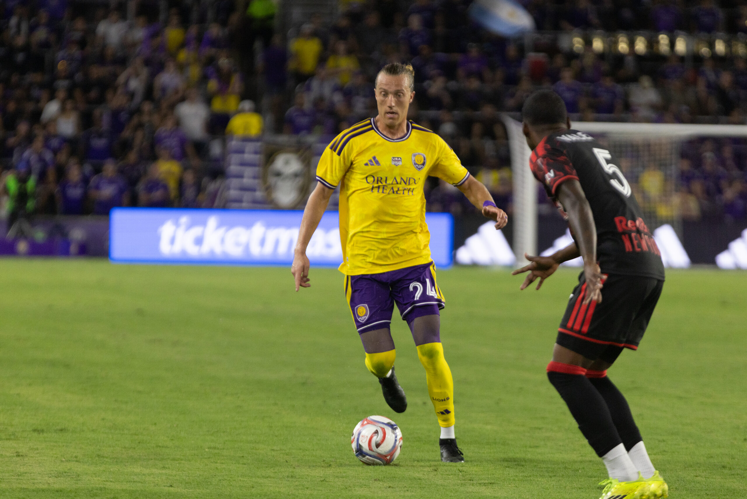 Image of Griffin Dorsey dribbling the ball against the Red Bulls.