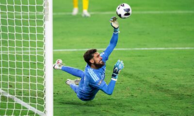 Image of Javier Otero making a save in the penalty shootout against San Luis.