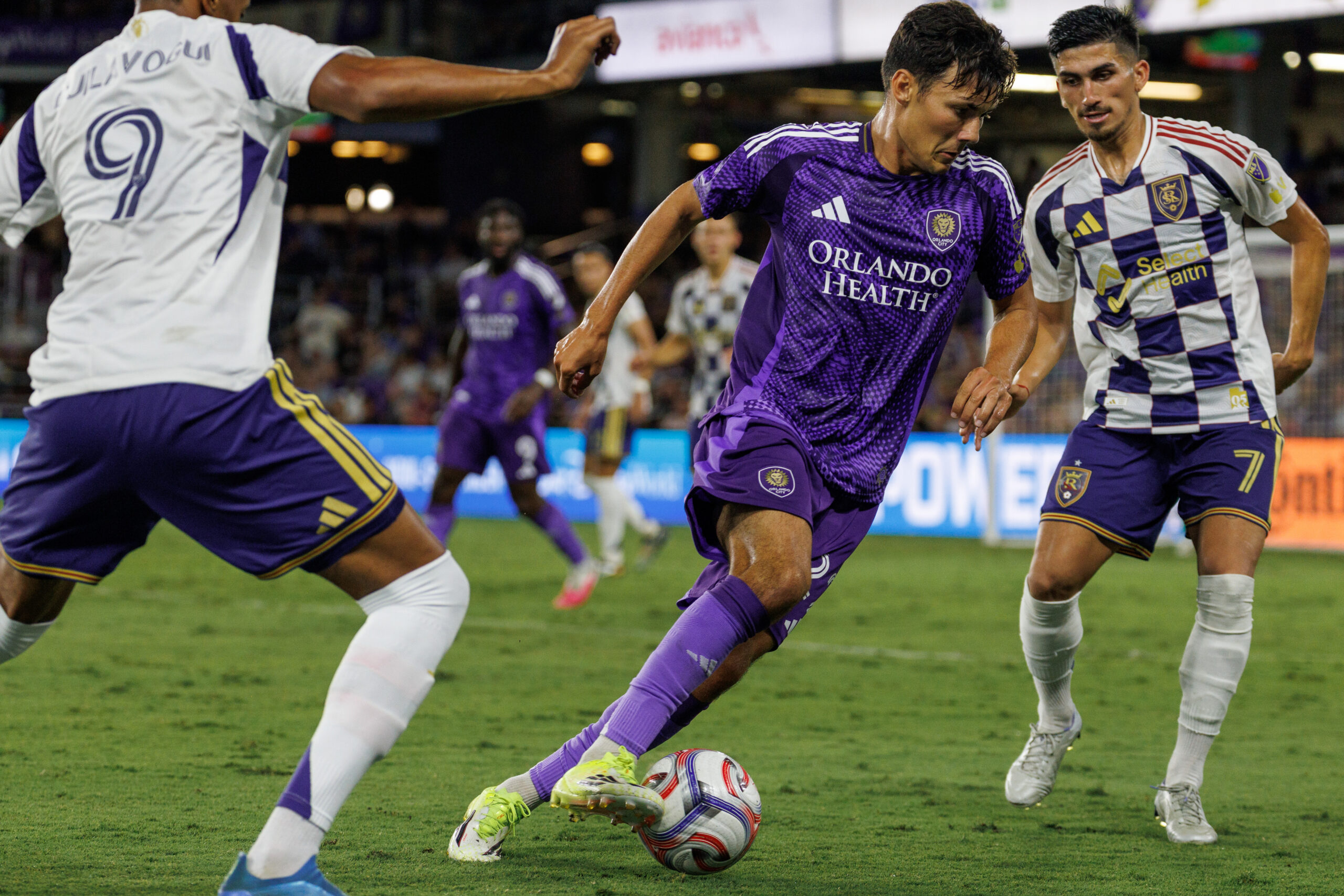 Image of Justin Ellis slicing between two Real Salt Lake defenders.