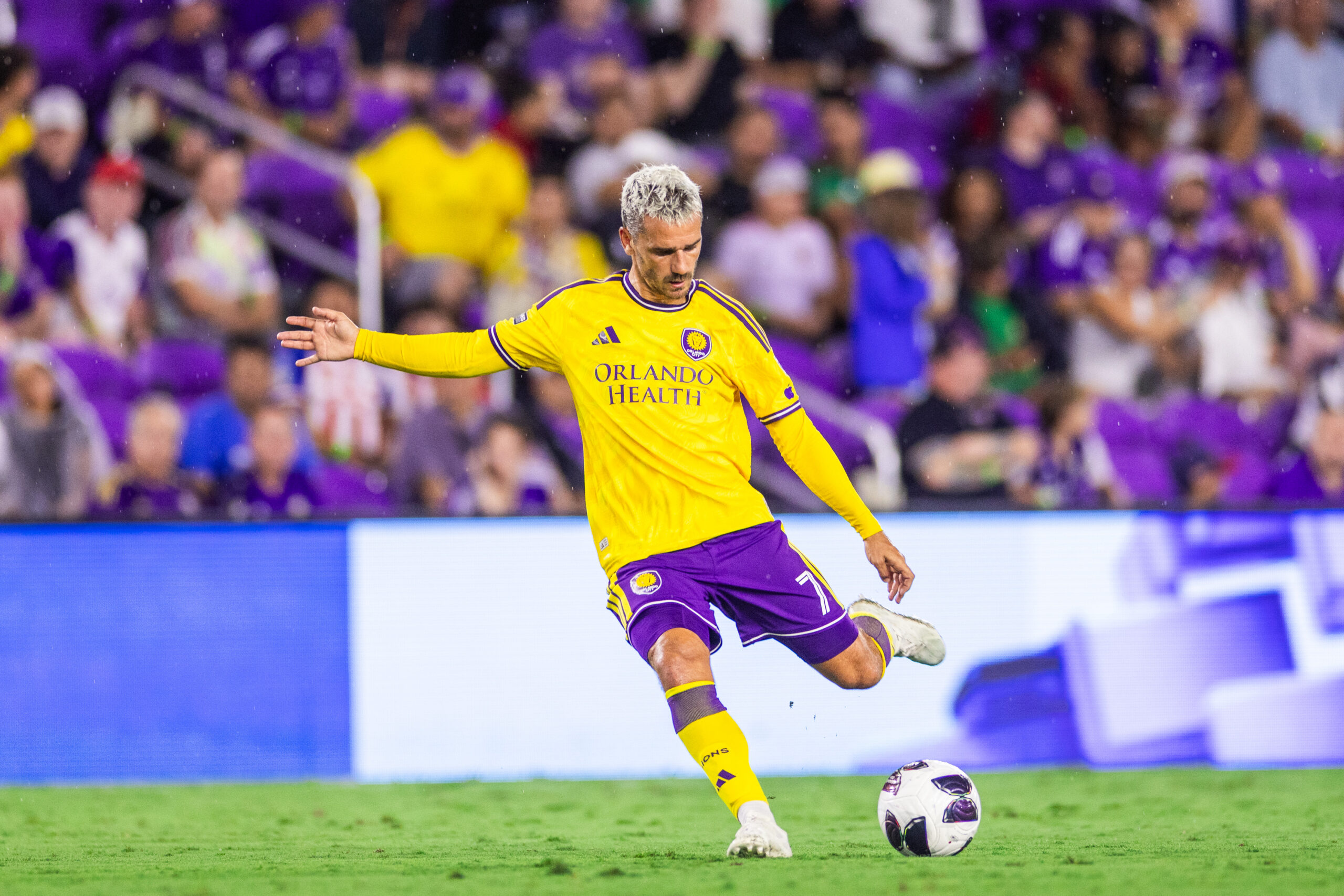 Image of Antoine Griezmann taking a set piece against Monterrey in Leagues Cup action.