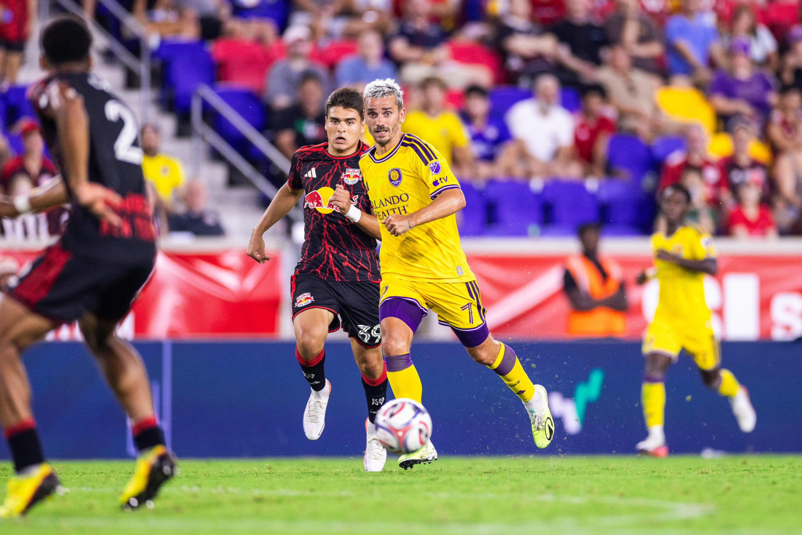 Image of Antoine Griezmann playing against the Red Bulls.
