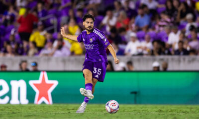 Image of Joran Gerbet passing the ball.