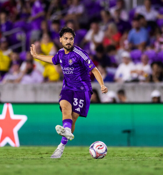 Image of Joran Gerbet passing the ball.