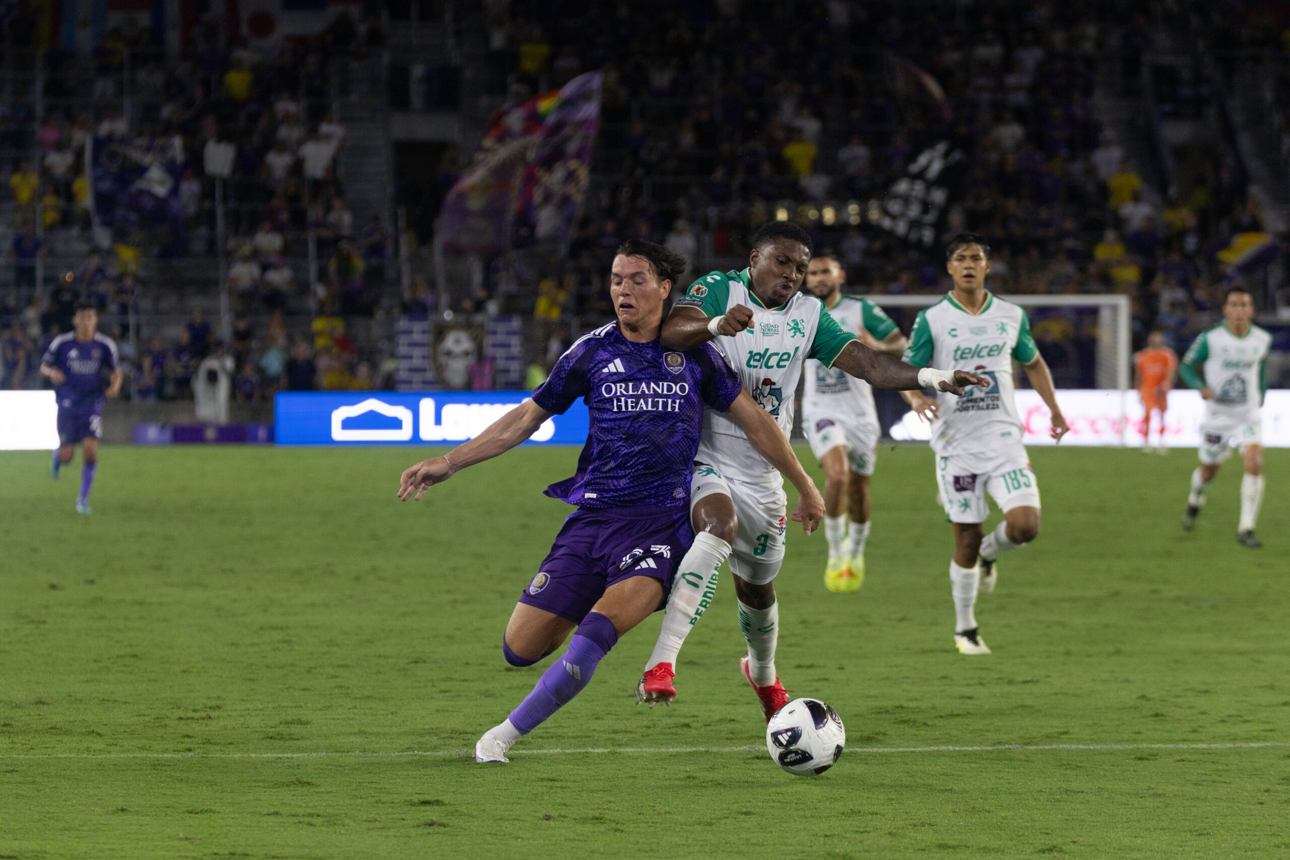 Image of Harvey Sarajian getting elbowed in the neck by Juan Guevara of Club Leon