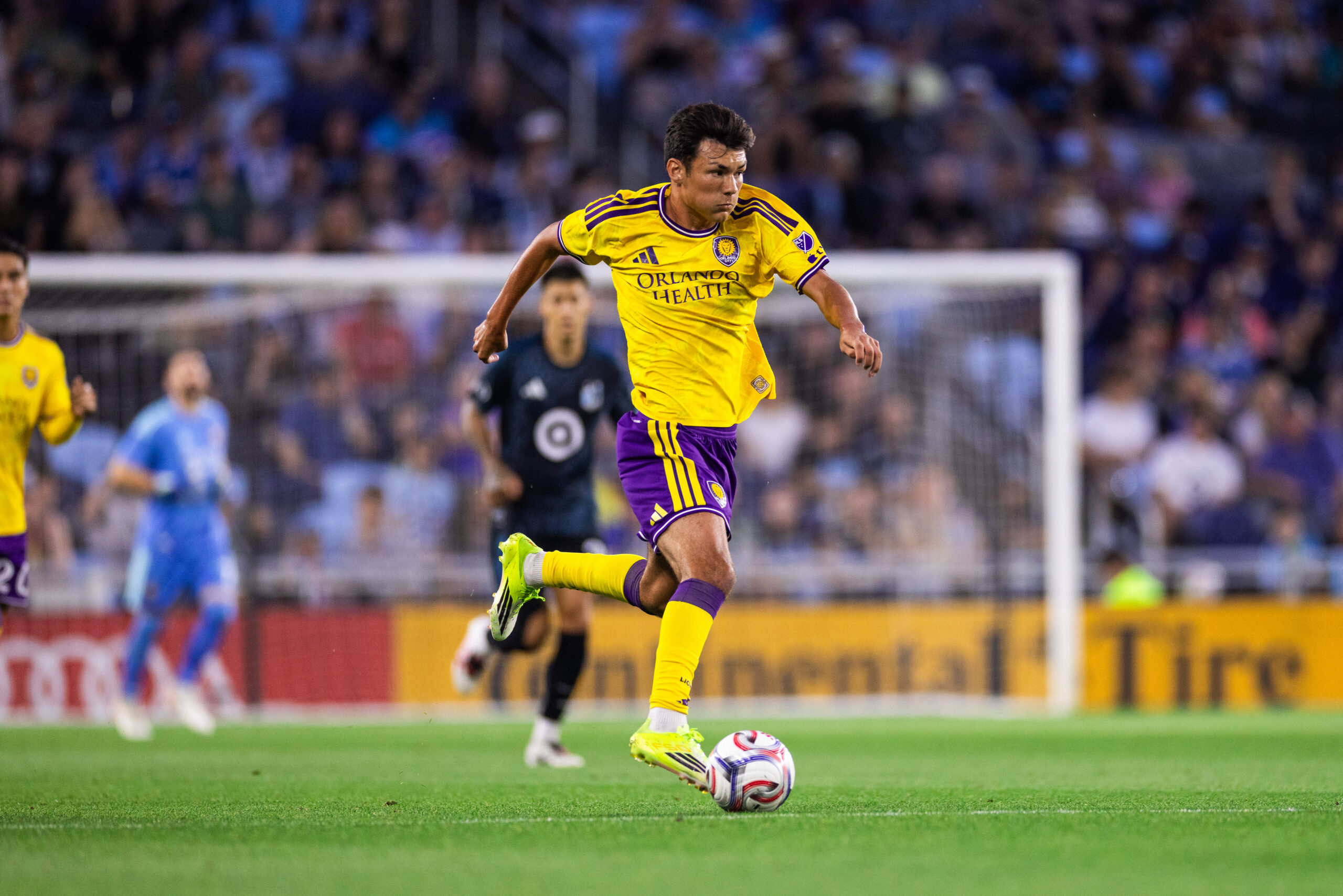 Image of Justin Ellis dribbling the ball upfield against Minnesota.