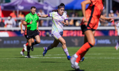 Image of Jacquie Ovalle dribbling toward the Bay FC defense.