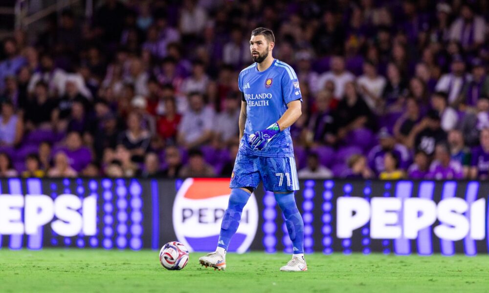 Image of Maxime Crepeau looking for someone to pass to vs. San Diego.