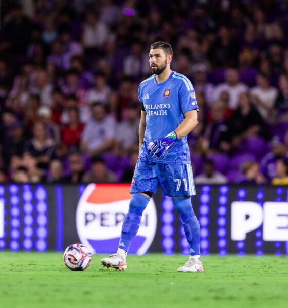 Image of Maxime Crepeau looking for someone to pass to vs. San Diego.