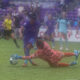 Marta tries to round Gotham's Ann-Katrin Berger.